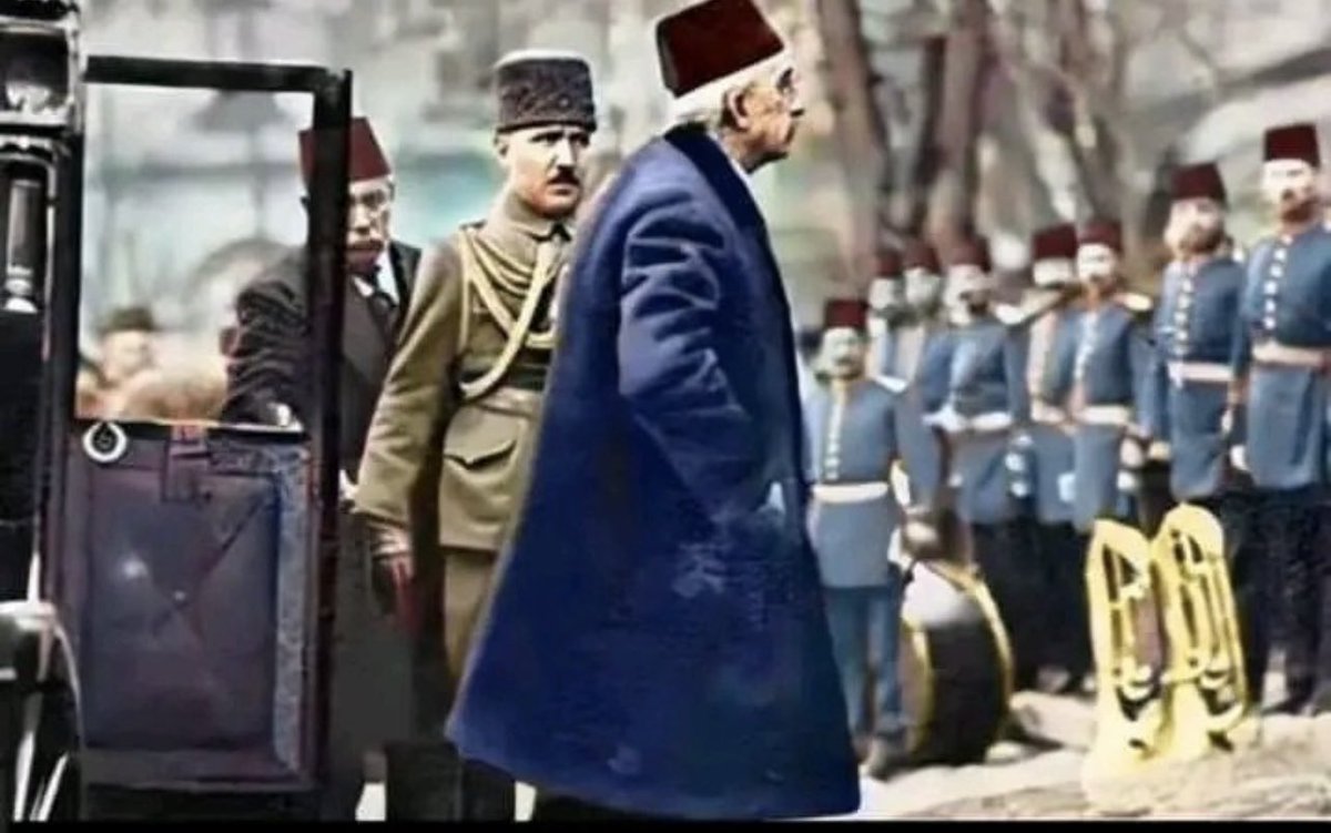 Saray soytarılarının değil, emperyalizmi tokatlayanların, karanlık simsarlarının değil, ışığın peşinden koşanların tarafıyız. Daha önce yaptık yine yaparız. #30Agustos