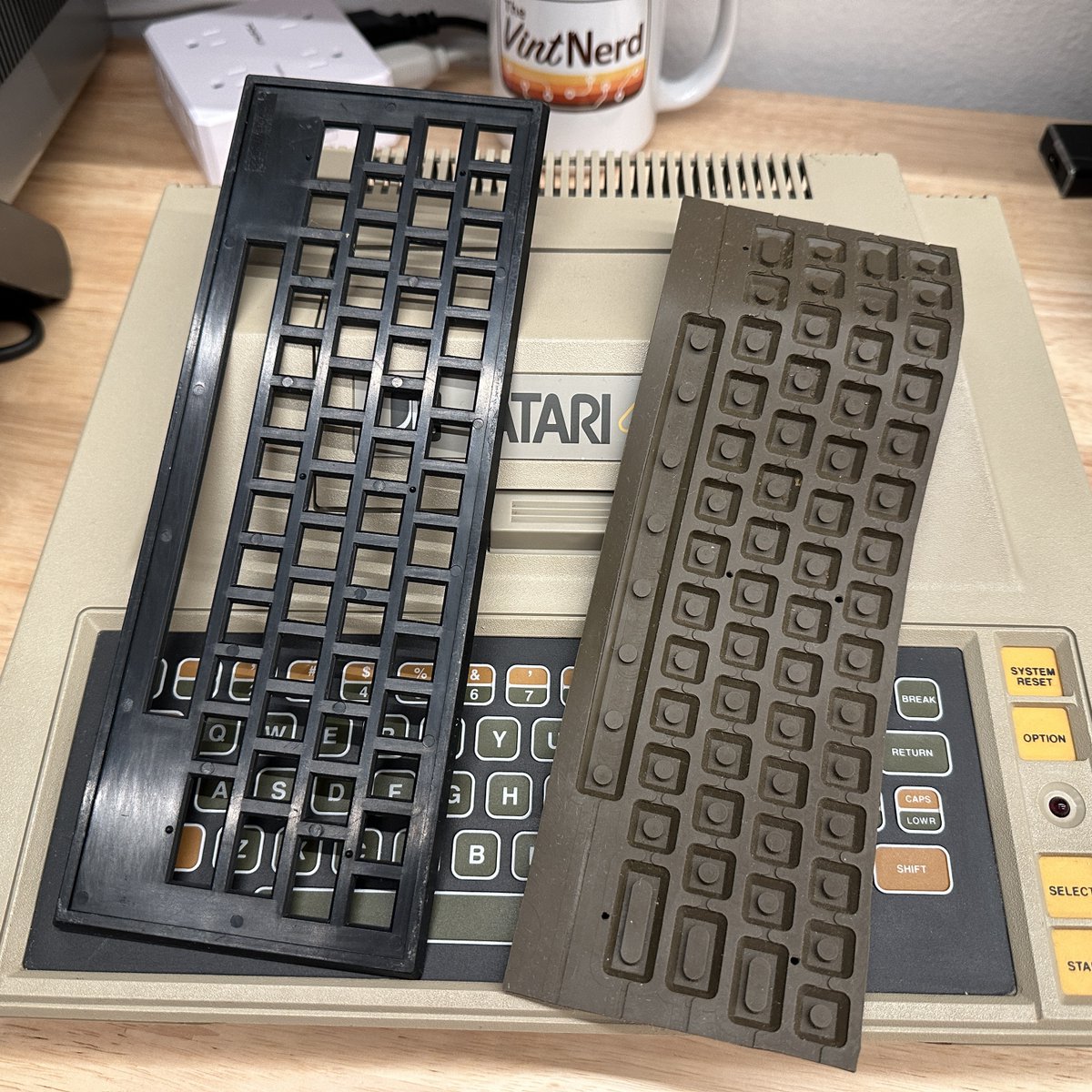 thevintnerd's tweet photo. Found this Atari 400 Keyboard Overlay at VCF West and can't find Anything about it. 🧐
#Atari #Atari400 #Atari8Bit #AtariKeyboard #VCFWest #VintageComputing #RetroComputers #RetroGaming #WallOfRetro #TheVintNerd https://t.co/oiiXHmiKNV