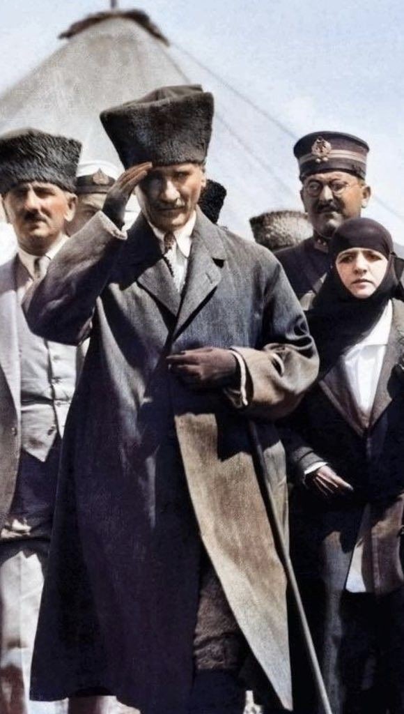 30 Ağustos Zaferi sadece kazanılmış bir savaş değil, Kurtuluş ve Kuruluş mücadelesinin anlamıdır. 
Bu mücadeleyi zaferle sonuçlandırmış, Mustafa Kemal Atatürk ve silah arkadaşlarına ve varıyla yoğuyla savaşmış Anadolu halkına selam olsun.
Sonsuz saygı ve minnetle ! 

#30Agustos