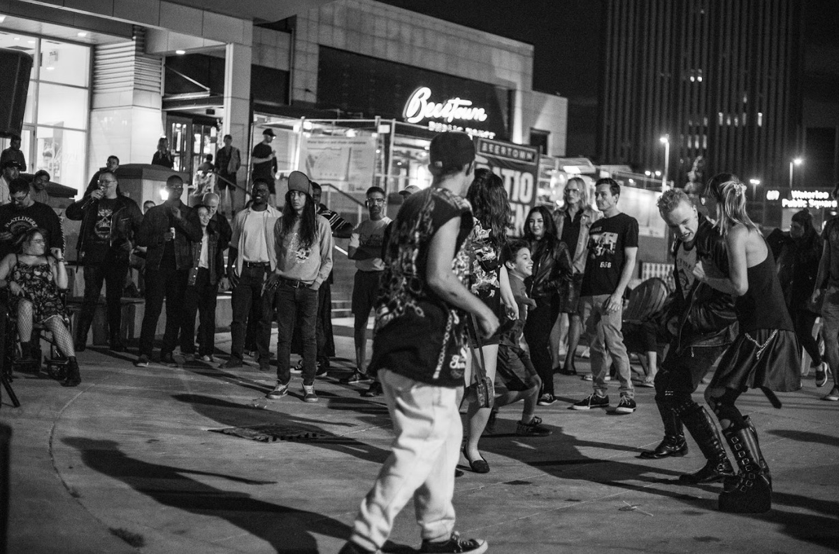 Strummerfest's tweet photo. Our good friend, Andrew (@tribe74), attends #Strummerfest primarily to take pictures, and he's good enough to share them with us! His 2023 and 2022 gallery of images will be online soon, but for now here's a few shots that give you a flavour of #Strummerfest2023! Thanks, Andrew! https://t.co/b1eQRhLqgX