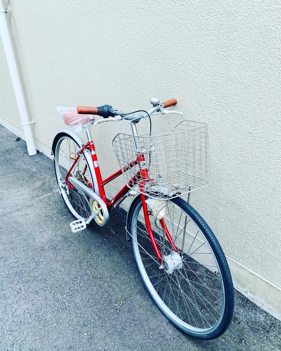 amigosbikes's tweet photo. 中古自転車完成！

フレーム傷が多めなのと、後輪も古い感じなので、安くで展示してます！

27インチ シティーサイクル
6段変速
オートライト付き

あちこち新品交換済み
破格の10800円＋消費税5%

#アミーゴス
#アミーゴスバイクス
#中古自転車
#アミーゴス食堂
#クロスバイク
#大阪
#自転車屋 https://t.co/lXBgJ96iAn
