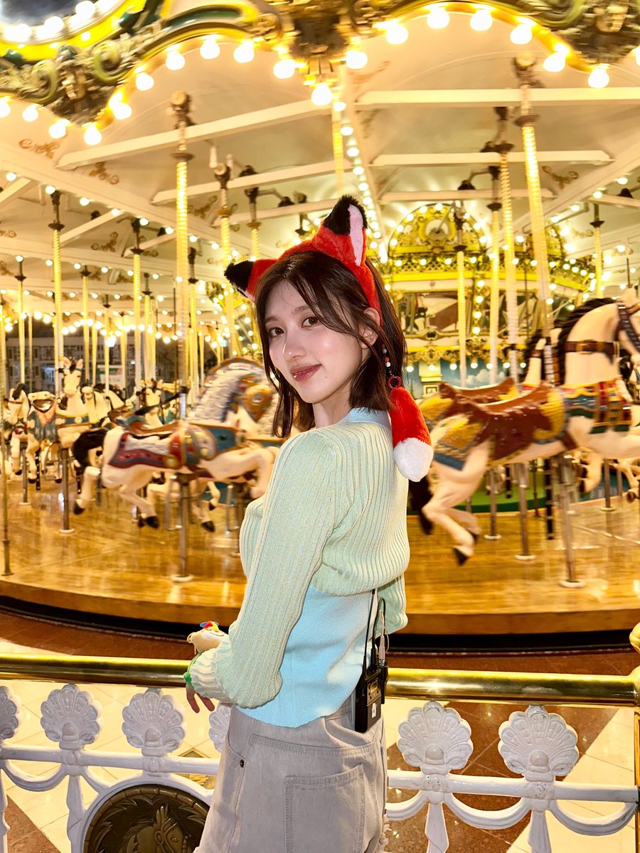 IVE_twt's tweet image. 롯데월드에 여우 출몰🦊

#IVE #아이브 #GAEUL #가을