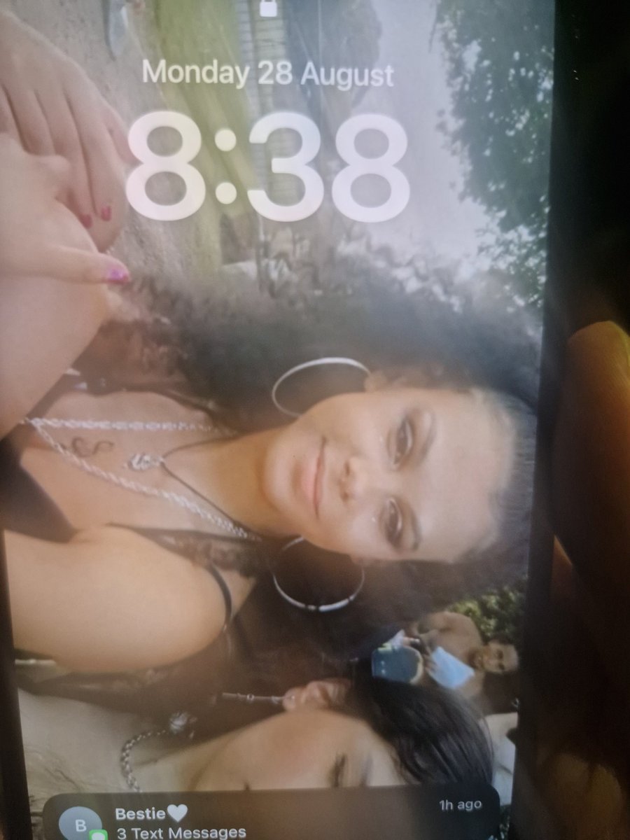 crazy_lfc's tweet photo. Hello people of whatever this is called today, found a phone at #NottingHillCarnival2023 so if anyone knows this person let me or them know! #NottingHillCarnival #NHC2023 https://t.co/jyxyIQ27VQ