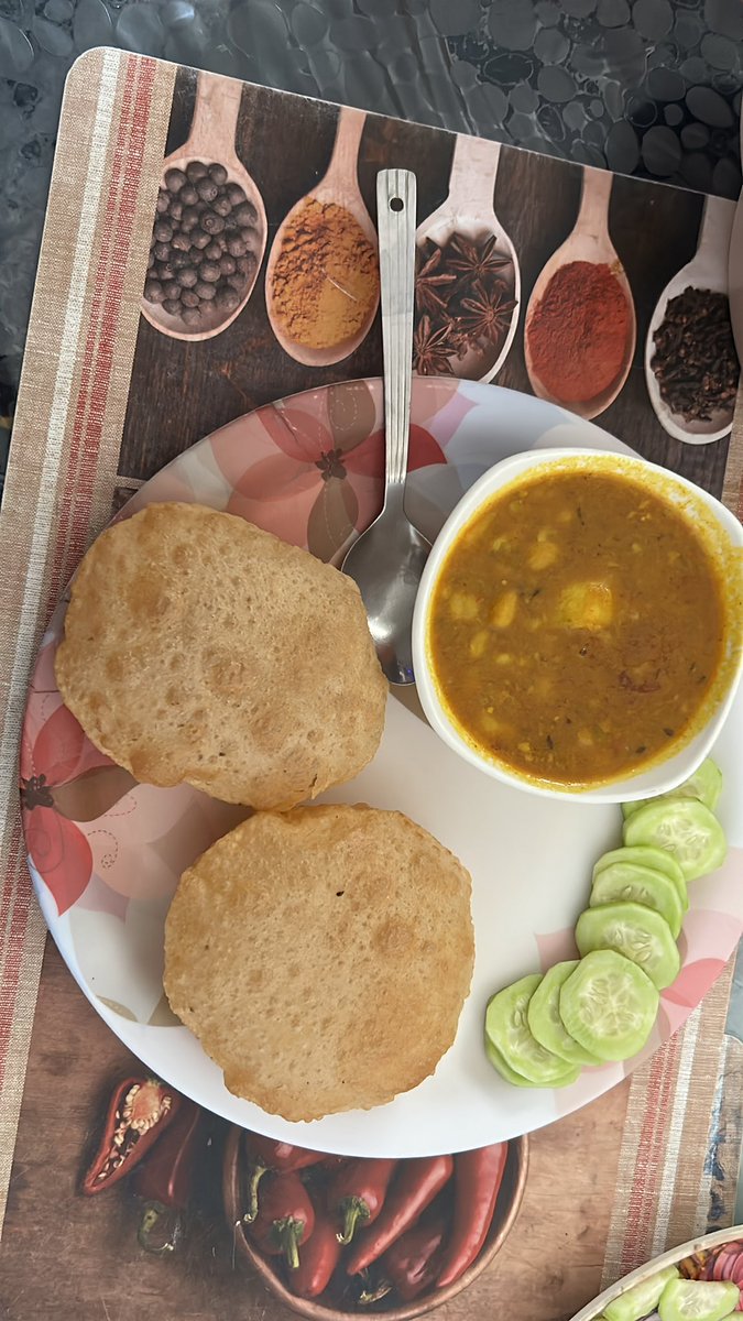 speaks_prav's tweet image. #Holidays #ExtendedWeekend 
#Homemade Cholle Poori with salad!! 😀🙏
#HappyRakhi 🙏