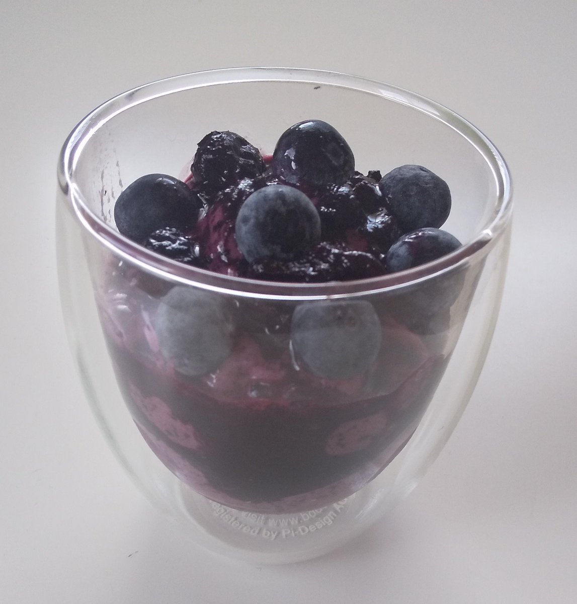 ブルーベリージェラートに砂糖不使用のお手製ブルーベリージャムをかけ、摘みたてブルーベリーをこれでもかと乗せてみましたꯁꯧ #あーみんの森 #ブルーベリー⁡ #ブルーベリー狩り #千葉県 #佐倉市 #千葉県観光スポット  #夏休み #観光  #半日観光  #レジャー