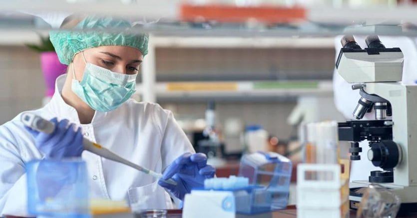 sole24ore's tweet image. 🔸 #Covid, previsto rialzo #contagi. Oggi riunione esperti per cambio indicatori monitoraggio. Sono 11.606 i nuovi casi registrati in Italia dal 17 al 23 agosto, quasi il doppio rispetto alla settimana precedente (+96,1%). ilsole24ore.com/art/covid-prev…