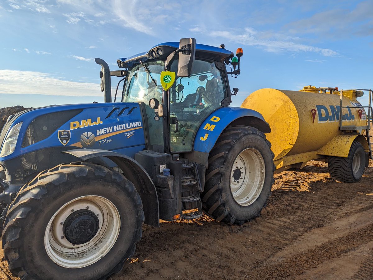 dmjdrainage's tweet photo. Thumbs up accepted - safety first👍🏻🚧Safety Shield AI collision avoidance system fitted to DMJs tractors on the E2L water pipeline project! #DMJDrainage #DMJCivils 

@dmj_drainage 

https://t.co/jPlp75GphS https://t.co/Kah89sEbkN