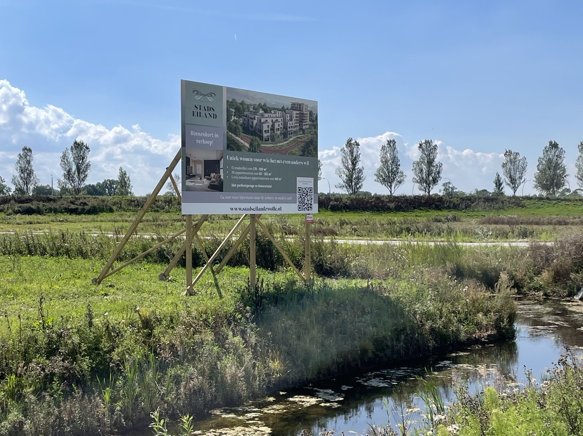 In Zwolle wordt binnenkort gestart met de verkoop van de nieuwbouwwoningen in project StadsEiland: 50 woningen in een mix van 10 betaalbare appartementen en 40 luxe, high-end appartementen en stadsvilla’s. 👉 bit.ly/45m86bL

#LetsBuildHappiness
#Nieuwbouw
#Zwolle