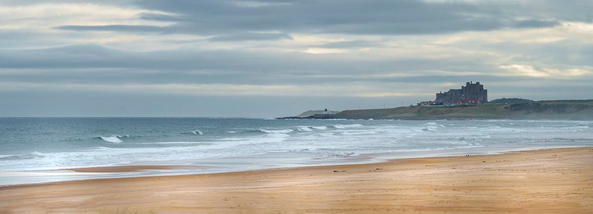 A grey morning at Bamburgh #seascape #bamburghcastle #northumberland #sonyalpha #northeastcoast