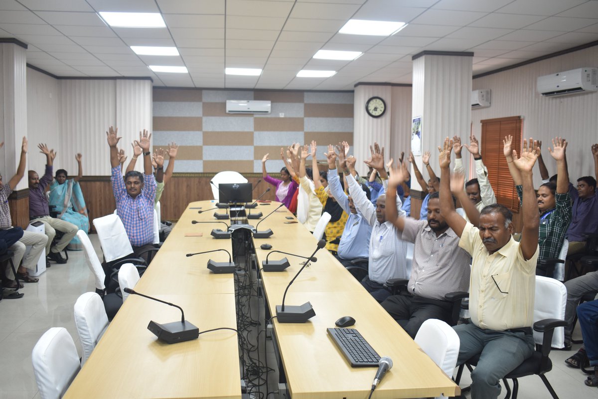 AVANI_PR's tweet photo. Under aegis of #AzadiKaAmritMahotsav , AVNL Corporate Office conducted Har Ghar Dhyan session in collaboration with @ArtofLiving  Foundation towards mental and emotional well being. https://t.co/0El1e7vK00
