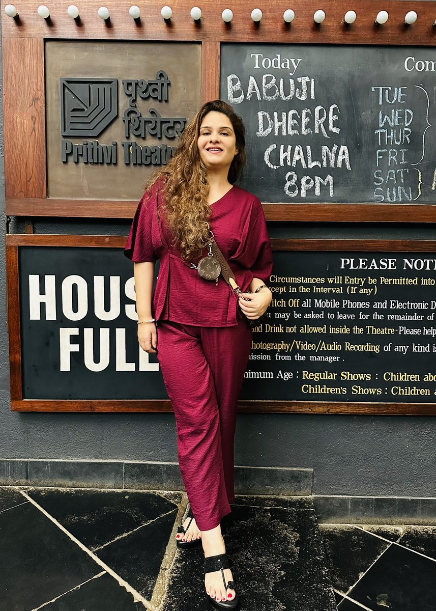 jyotimadnani's tweet photo. Premier show of ‘Babu Ji Dheere Chalna’ at Prithvi Theatre. Costumes designed and styled by yours truly. 

 #JyotiMadnaniSingh #SubhashGhai #CostumeDesigner #OmKatare #BabujiDheereChalna #HindiPlay #HindiTheatre #RangManch #YatriTheatre #YatriTheatreGroup #OmKatare #PrithviTheatre #NewPlay #NewPlayAlert 

@katare_om @om_katare @PrithviTheatre @SubhashGhai1