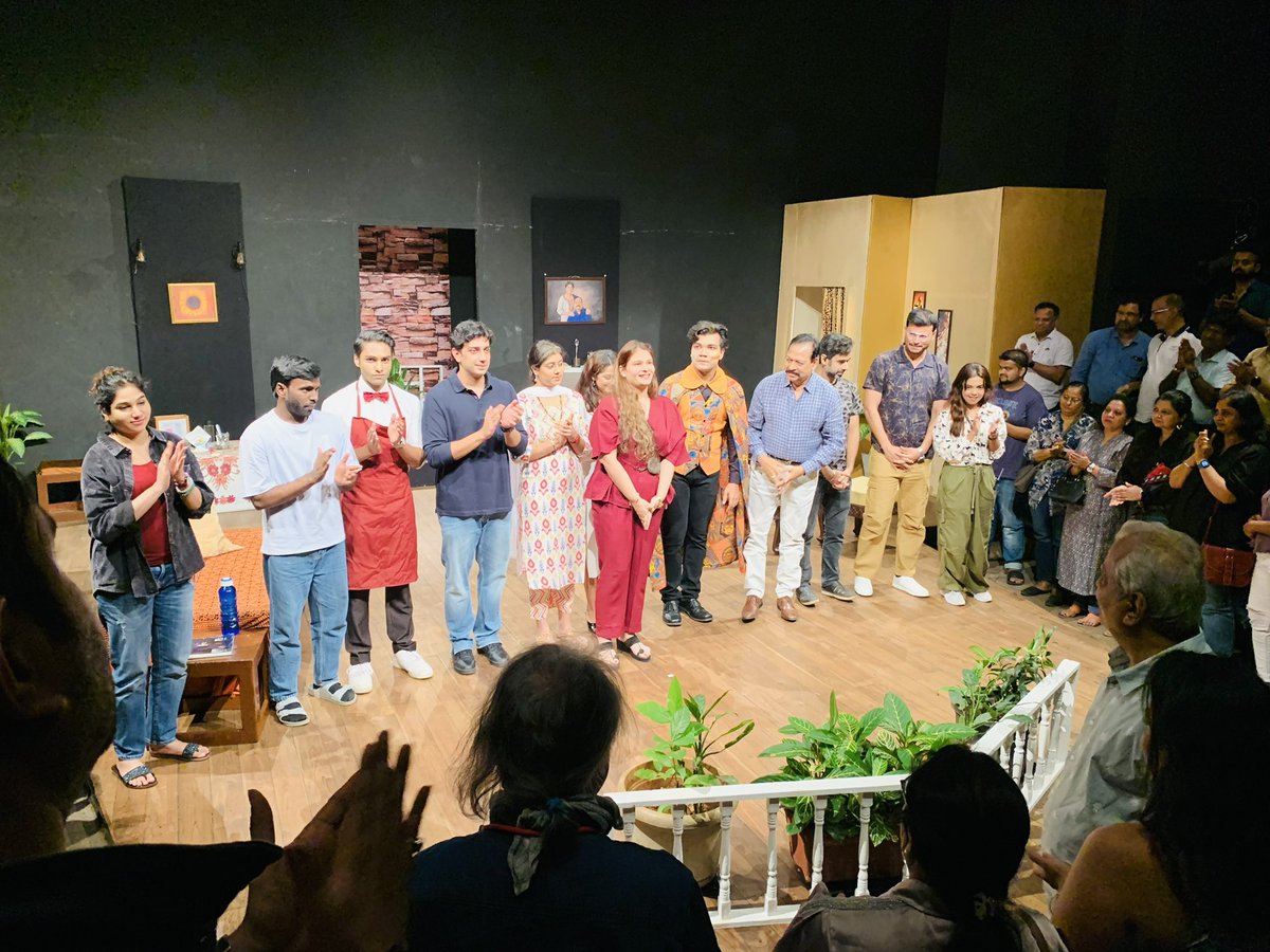 jyotimadnani's tweet photo. Premier show of ‘Babu Ji Dheere Chalna’ at Prithvi Theatre. Costumes designed and styled by yours truly. 

 #JyotiMadnaniSingh #SubhashGhai #CostumeDesigner #OmKatare #BabujiDheereChalna #HindiPlay #HindiTheatre #RangManch #YatriTheatre #YatriTheatreGroup #OmKatare #PrithviTheatre #NewPlay #NewPlayAlert 

@katare_om @om_katare @PrithviTheatre @SubhashGhai1
