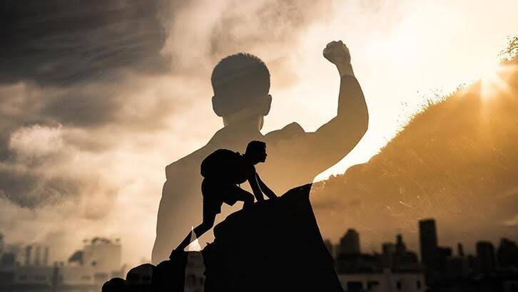 "Önce seni görmezden gelirler, sonra seninle alay ederler, sonra seninle savaşırlar, ondan sonra sen kazanırsın."
Gandhi