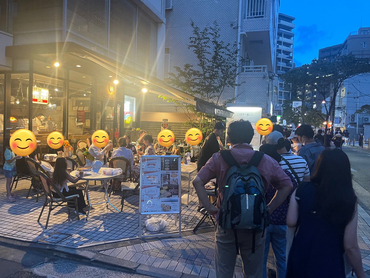PizzaStrada's tweet photo. 麻布十番祭り、大盛況に終わりました👏
ピザ場も、お待たせしないよう
3人がかりでした🍕

工場長はというと、久々の接客に心躍らせながら
楽しく助っ人させていただきました🤭

来てくださった皆さん、
本当にありがとうございました☺️

#麻布十番
#麻布十番祭り
#ピザ https://t.co/inJmXJbo4U