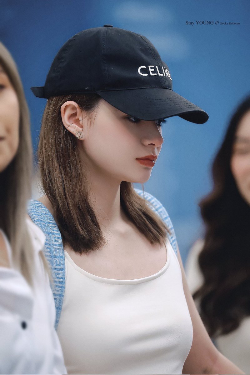 beckyfanclubph_'s tweet photo. THERE SHE IS! 
We miss you 🥺🤏🏻

#beckysangels https://t.co/hkYLj1FbLd