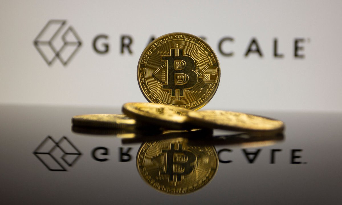 ZafarNaik's tweet photo. Grayscale wins lawsuit vs SEC. 

A spot #Bitcoin  ETF is coming ⌛

#BitcoinETF #ETF #Grayscale #BlackRock https://t.co/Apxtg5QOhv
