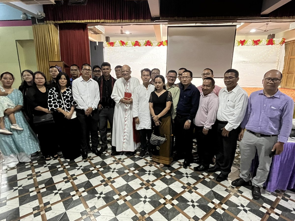 KSO_Mumbai's tweet photo. #MumbaiUnauMeeetingHisEminenceCardinalOswaldGracias‼️
—On the 27th Aug, about 150 members of the #Mumbai Unau met His Eminence #Cardinal Oswald Gracias at Our Lady of Egypt Church Kalina, Santacruz East.
—The meeting was called by the Cardinal to hear our #plights and sufferings of the victim community from Manipur Violence.
—There were #Speeches from Mumbai Unau: The Manipur Crisis, facts and figures Sufferings, Atrocities and Cruelties; and Filling the gaps - Need for Assistance.
—Speeches by #Victims who had direct experiences of the Violence but #miraculously escaped.
—The Unau Joint #Artistes presented two songs : “Igam hi lou ham” (Isn’t it our Land) and “It is well with my soul”
—The Cardinal spoke about his concerns for the victims and their families. He has assured us to provide any #assistance in whatever form possible. He prayed for the victims and for the healing of the affected communities.
—We cannot but remain #grateful to the Cardinal and his colleagues for the concerns and prayer for our people.
—The Unaus presented traditional #shawls to Cardinal and his colleagues as a token of gratefullness for their concerns and assurances to reach out to us and help us in their optimal capacities.
👉https://t.co/OH6P96Ktpn