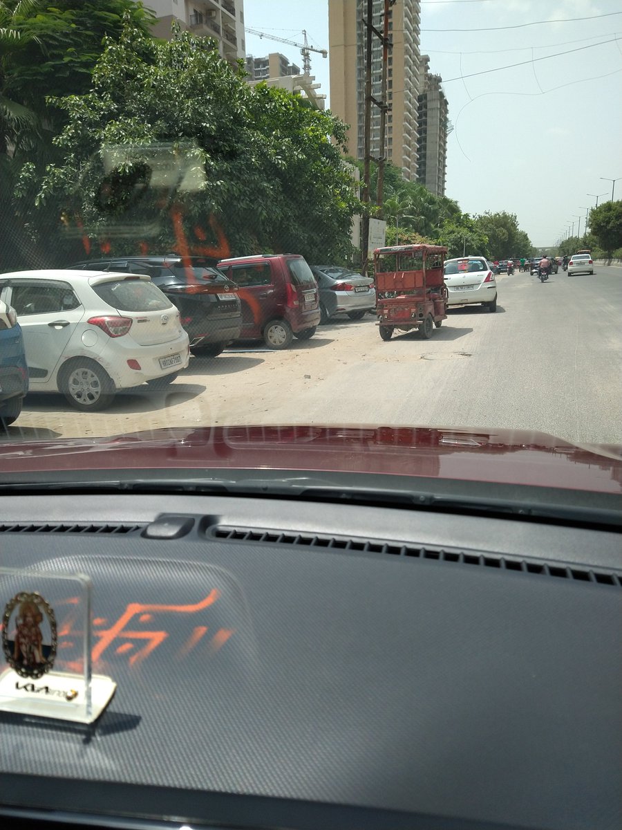 mayankaquariah's tweet photo. Work Circle Incharge openly flouting rules of Green &amp; Clean Noida, look at condition of Sector 76 road in front of JM Orchid, please get relaying of tiling done properly so that loose mud is not blowing @CeoNoida @noida_authority @CPCB_OFFICIAL @silencespeak2me @deep_pahuja1210 https://t.co/tJDgVfLEdl