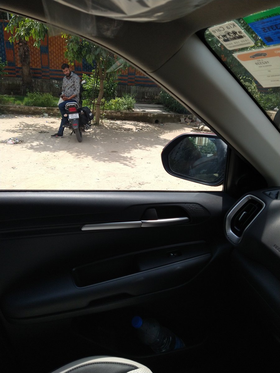 mayankaquariah's tweet photo. Work Circle Incharge openly flouting rules of Green &amp; Clean Noida, look at condition of Sector 76 road in front of JM Orchid, please get relaying of tiling done properly so that loose mud is not blowing @CeoNoida @noida_authority @CPCB_OFFICIAL @silencespeak2me @deep_pahuja1210 https://t.co/tJDgVfLEdl
