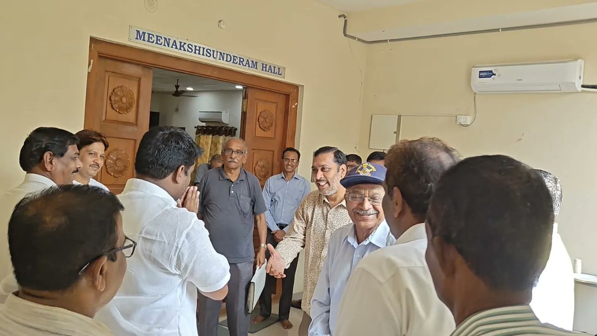 TeamRK_BJP's tweet photo. "Meet Your Member" కార్యక్రమంలో భాగంగా…ఈరోజు (30-08-2023) బుధవారం నాడు సికింద్రాబాద్ కంటోన్మెంట్ పరిధిలో ఉన్న
వార్డ్ - 4 కృష్ణపురి కాలనీ, అశ్విన్ కాలనీ BT రోడ్ పనులు ప్రారంభించాను.
#BJP4Telangana
#teamrk #scb #secunderabad #cantonment #basthibata #ward4 #meetyourmember https://t.co/7eqpP34WYO