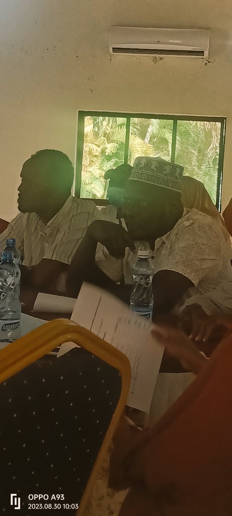 CEMIRIDE_KE's tweet photo. "Corruption is a disease that cripples our society, will we ever be rid of it?" Daud Mohamed ~Member Ijara Subcounty.

#MinorityRights
#IndigenousPeoples 
#RefugeeRights
#Cemiride

@NamatiKenya 
@SingoeiAKorir 
@LWF_Ke 
@OHCHRKENYA 
@HakiKNCHR https://t.co/mzLWcV8C80