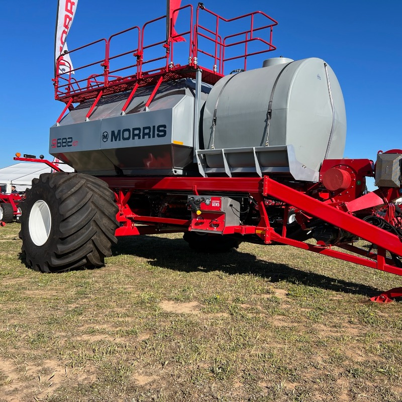 #Dowerinfieldays Today get great knowledge & support from the team @mcintoshandson @Morris_Aus

SITE: 184-196 The GEN5 Liquid Module on the Morris Cart is on display

 #liquidsinfurrow #onepass #rightrates #rowtorowaccuracy #targetinputs #variablerate #ausag