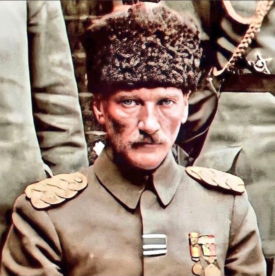 Senden gayrı kimseye gönül verir mi zafer?
Tarihler tanır seni hep,cenklerde muzaffer.
#30AgustosZaferBayramı
