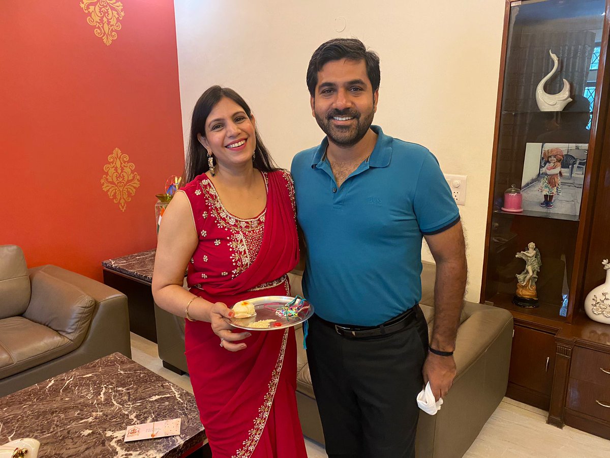 mpalwar's tweet photo. आज रक्षाबंधन के पावन अवसर पर अपनी बहनों से राखी बंधवाई, उनका स्नेह व आशीर्वाद पाया और हमेशा प्यार, सम्मान के साथ उनकी रक्षा करने का वचन लिया।
#रक्षाबंधन2023 #RakhiCelebration #RakshaBandhan #MohitYadavBehror #alwarmp #behror https://t.co/knrpWJ3fJc
