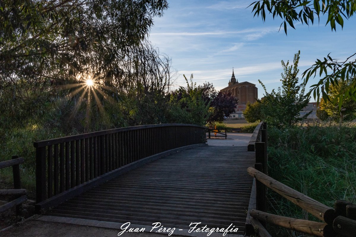 Atardecer. Villanueva de la Jara. Cuenca.
<a href="/turismoclm/">Turismo CLM</a> <a href="/turismodelajara/">Turismo Villanueva de la Jara</a> <a href="/zascandilesclm/">Zascandileando por Castilla-La Mancha</a> <a href="/_zascandileando/">Zascandileando por Cuenca</a> <a href="/CuencaEsUnica/">Cuenca Es Única</a> <a href="/TurismoDeCuenca/">Turismo de Cuenca</a> <a href="/TurismoDeEspana/">Turismo de España</a> <a href="/SitiosdeEspana/">Sitios de España</a>