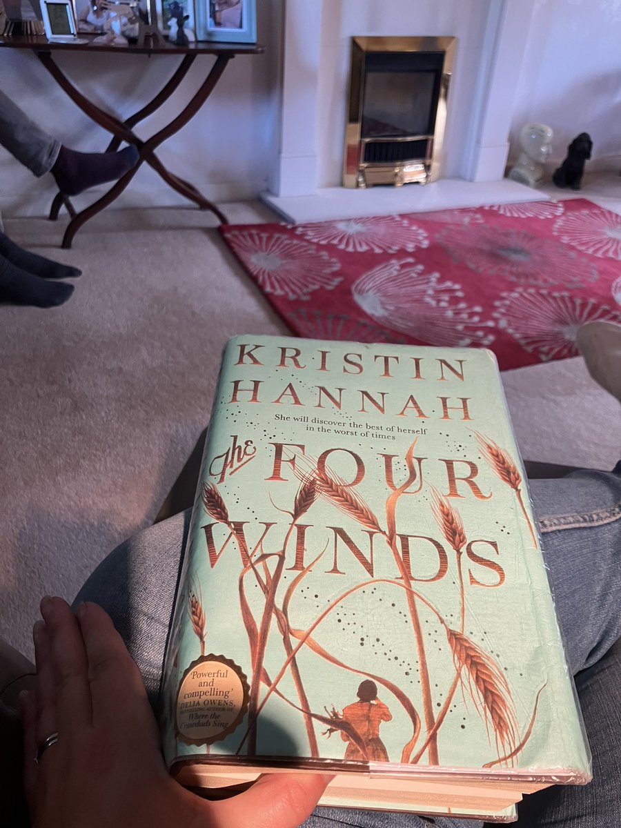 Lizzy Simons tweet media