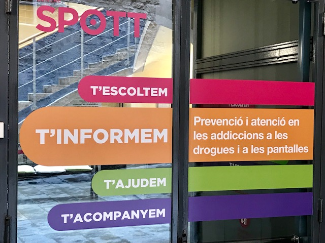 socialdiba's tweet photo. Consulta’ns i t’informarem gratuïtament a:

☎️934022880
📧spott@diba.cat
 ✅Més Informació: https://t.co/4Ylxe322LE

🤲🏼Al centre #SPOTT t’escoltem, t’informem i t’acompanyem.

#SocialDiba #SpottDiba #drogues #pantalles #som311 https://t.co/NrJPFisqVi