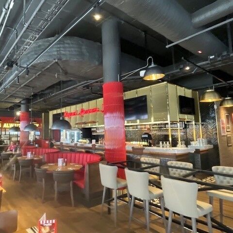 Industville's tweet image. TGI Fridays have recently opened their newest store in Sweden and it looks fabulous! 
It was a delight to work with Panea, and see our handcrafted, bespoke lighting installed in a fabulous setting. 

📸 TGI Fridays, Panea 
#commericallighting #lightingdesign #bespokelighting #TGI