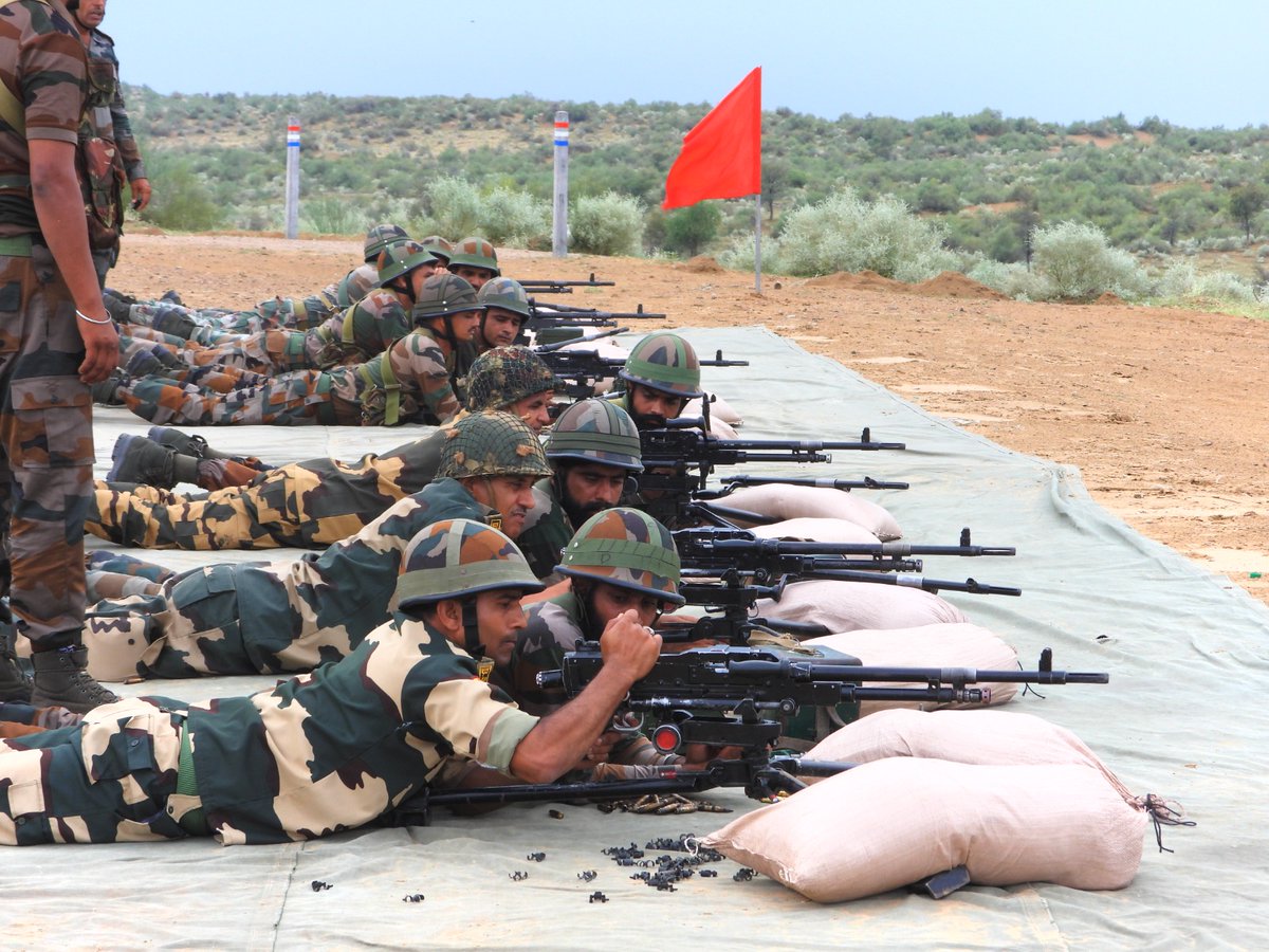 westerncomd_IA's tweet image. #DBN Warriors of #PantherDivision along with #BSF carried out Integrated field firing of Battalion Support Weapons. Highest standards of #OperationalSynergy was validated, reinforcing #ReadyForAction resolve of #PantherWarriors.

#VajraCorps
@adgpi
@prodef