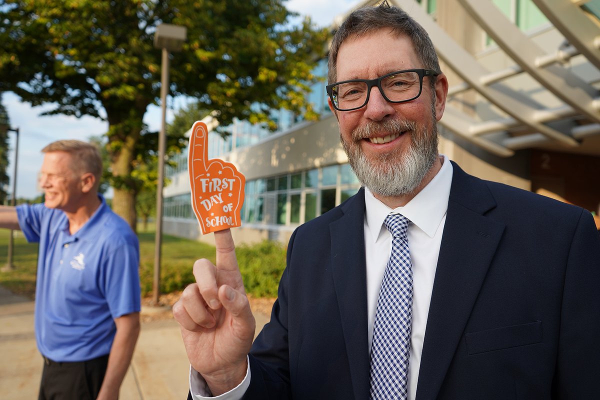 It was fun helping Superintendent Dr. Eric Melby welcome students on the first day of class, and I loved watching him interact with students, parents, faculty, &amp; staff. Leadership matters &amp; our Bloomington schools Supe is Number 1! Have a great year <a href="/District_271/">Bloomington Schools</a>! <a href="/bloomington_mn/">City of Bloomington</a>