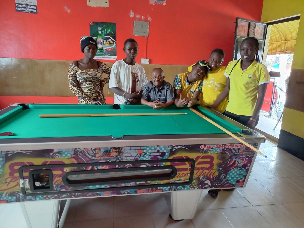 Mbogi_Yetu's tweet photo. Base Yetu's brand ambassador Inspekta Mwala overseeing the distribution of free pool tables to enthusiastic youth groups who've shown interest in sharpening their skills and earning income through the sport. Your base could be next, are you ready? #BaseYetu #YouthEmpowerment https://t.co/DHf6cIOMZ1