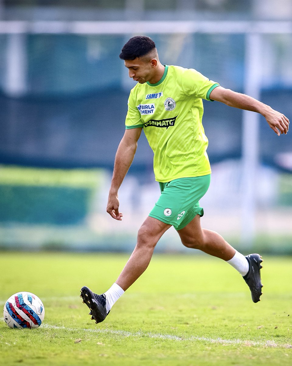 mohunbagansg's tweet photo. Semifinal matchday minus one prep now underway at the VYBK training ground 💪

#MBSG #JoyMohunBagan #আমরাসবুজমেরুন https://t.co/KXp63hqTAM
