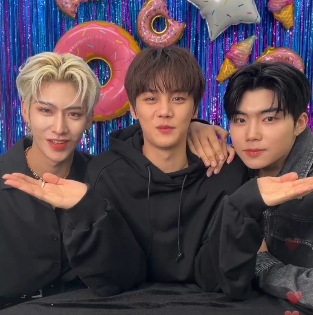 taeraezero's tweet photo. GYUVIN WITH HIS SOULMATE AND HIS BEST FRIEND FOR LIFE 🥹😭 https://t.co/Vnb3EWfQdK
