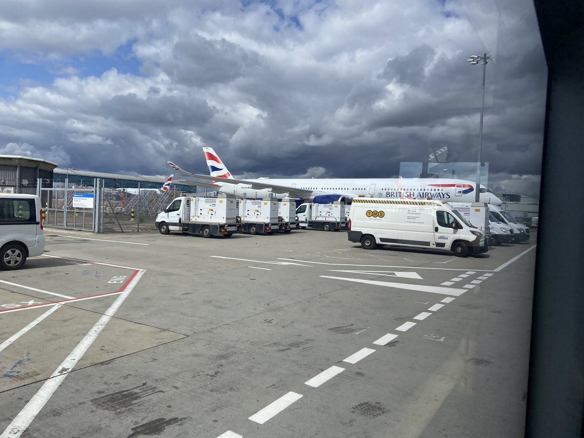 sayaka_gtmv's tweet photo. バイバイイギリス!!!またね!
Goodbye,UK🇬🇧 See you soon😊
#ChocoProUK #ChocoPro #gtmv https://t.co/icr0A2JfaT
