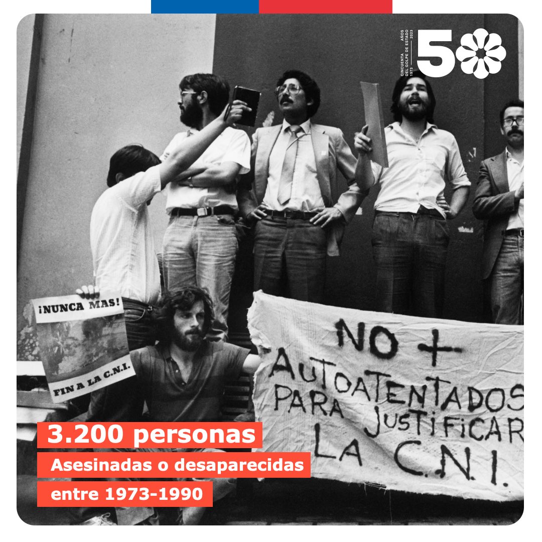 culturas_cl's tweet photo. Día de las Víctimas de Desapariciones Forzadas a 🌹 #50AñosDelGolpe | 
En dictadura, muchos chilenas y chilenos jugaron un rol preponderante en la defensa de DD.HH. y en la búsqueda de DD.DD.; valiéndole el reconocimiento internacional a las organizaciones en la materia. https://t.co/bBVFne458O