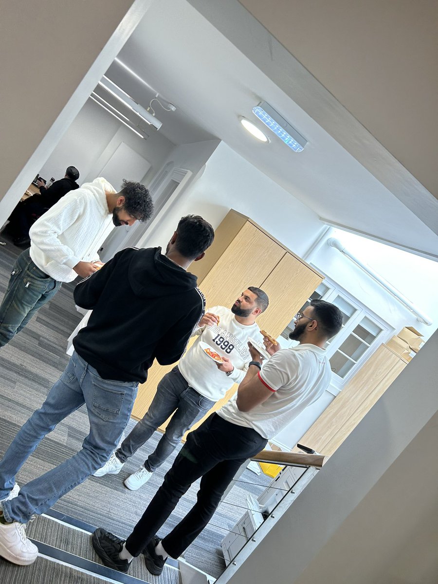 JWHinks's tweet photo. Did someone mention pizza 🍕 ? Thanks for Lunch @phil_hobden and the digital team at @wolterskluweruk https://t.co/b0Ab9B0ZaA