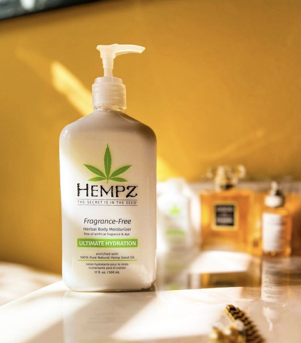 Calling all our sensitive skin girlies! Our Fragrance-Free Moisturizer is a must-try! We made this one to be as natural for you as possible:⁠
⁠
✅ No artificial fragrance ⁠
✅ No dye⁠

📷: @silver.entj⁠
⁠
⁠