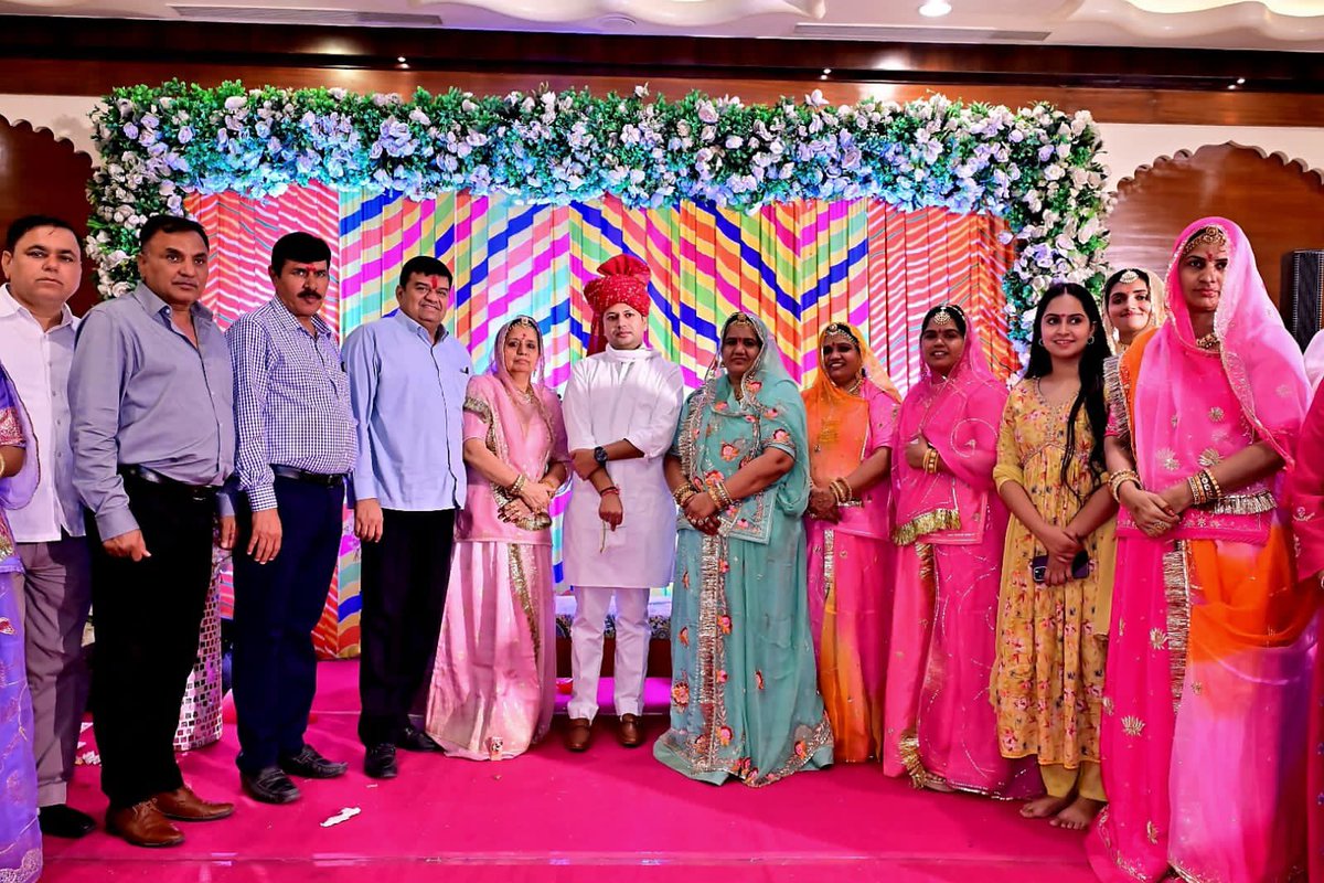 VaibhavGehlot80's tweet image. कल शाम जोधपुर में पूर्व सांसद(पाली) श्री बद्रीराम जाखड़ जी के पारिवारिक कार्यक्रम में शामिल होकर शुभकामनाएं दीं।