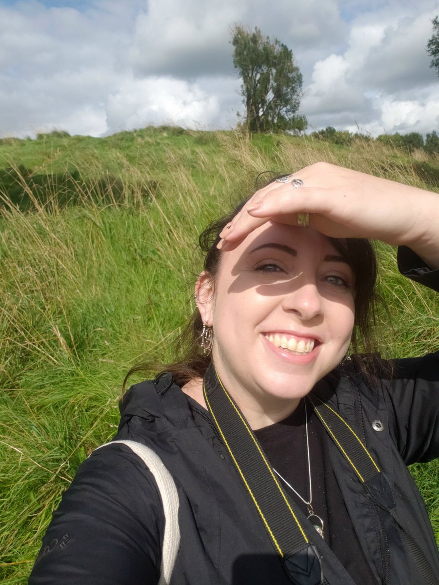 KarenMurad_29's tweet photo. If you don't selfie with the Significant Mound, are you even an archaeologist?
.
.
.
.
.
#PhDublin #IrishArchaeology #IrishHistory #NavanFort #EmainMacha #Ulster #EAA2023 https://t.co/SLRXsi2NJg