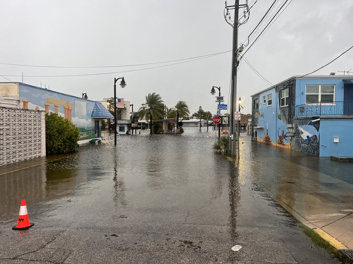 An updated look at Tarpon Springs near the Sponge Docks. I’ll be live on <a href="/WFLA/">WFLA NEWS</a> until noon #HurricaneIdalia #tarponsprings