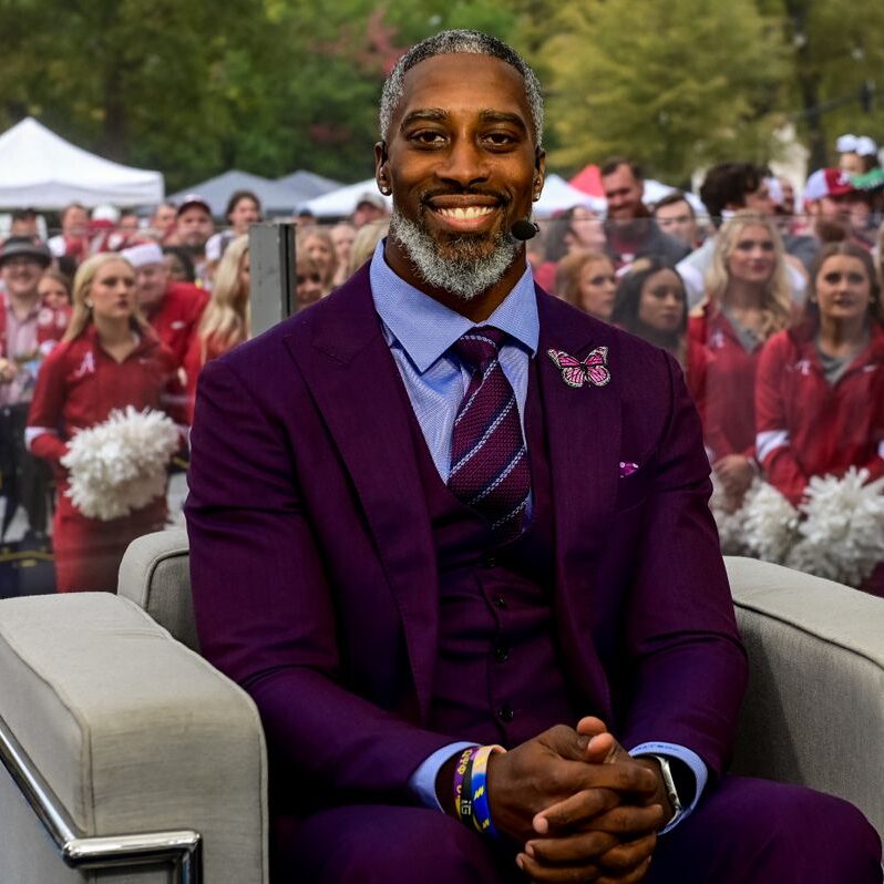 TidalTowel's tweet photo. Let's start some #Bama talk on @1055wnsp w/ @Mark_Heim and @MBraunerWNSP on the #OpeningKickoff special guest @Harp41 . It's all good in English class.
#RollTide #TidalTowelUp @SECNetwork https://t.co/jhCkg6VjFK