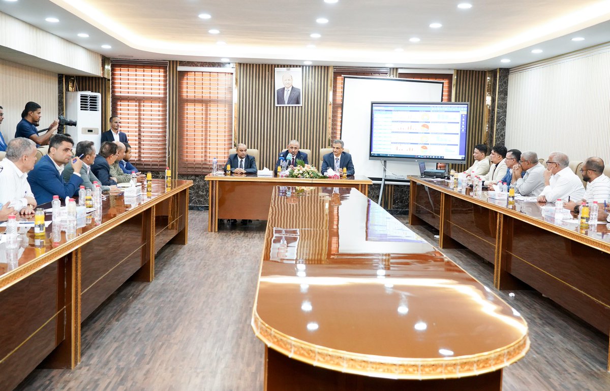 الرئيس القائد عيدروس الزُبيدي يدشن رسميا عمل مركز تنمية الإيرادات بديوان عام السلطة المحلية بالعاصمة عدن

الأربعاء ٣٠ أغسطس ٢٠٢٣ 

دشن الرئيس القائد عيدروس قاسم الزُبيدي رئيس المجلس الانتقالي الجنوبي، نائب رئيس مجلس القيادة الرئاسي، رئيس اللجنة العُليا للإيرادات السيادية