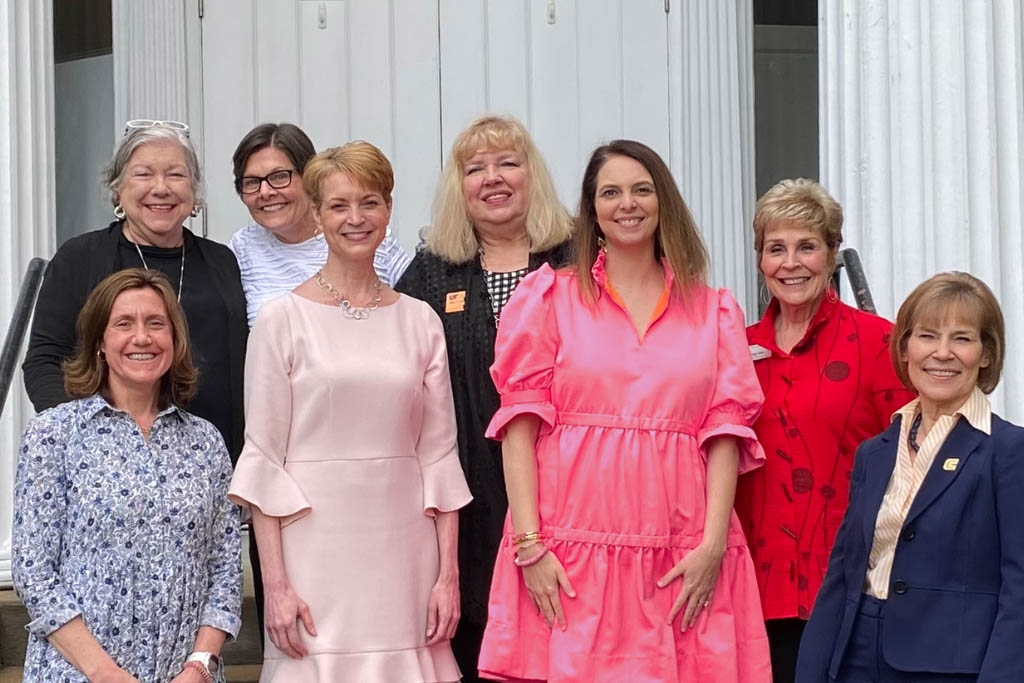 TNReadResearch's tweet photo. You might recognize part of the team that supports the Tennessee Reading Research Center!
These faces are seen across the @UTSystem campuses sharing a wealth of decades of literacy knowledge with students.
Our state is in good hands with this crew!
#TRRC #LiteracyPartners https://t.co/lo6YSChvgN