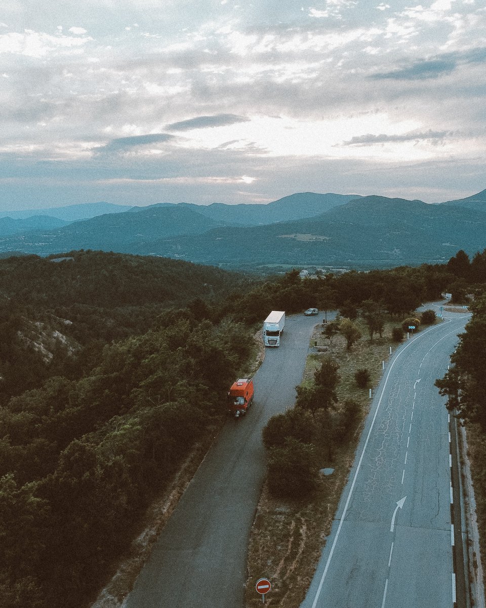 Roadside parkups with a view.
.
At this moment I was getting tired of searching for some idyllic spots where anyways I couldn´t drive to. 😅
Lot´s of mixed feelings and thoughts of the way.
.
#vanlifeexplorers #movingtheway  #vanlifefrance #homeiswhereyouparkit #vanlifetrip