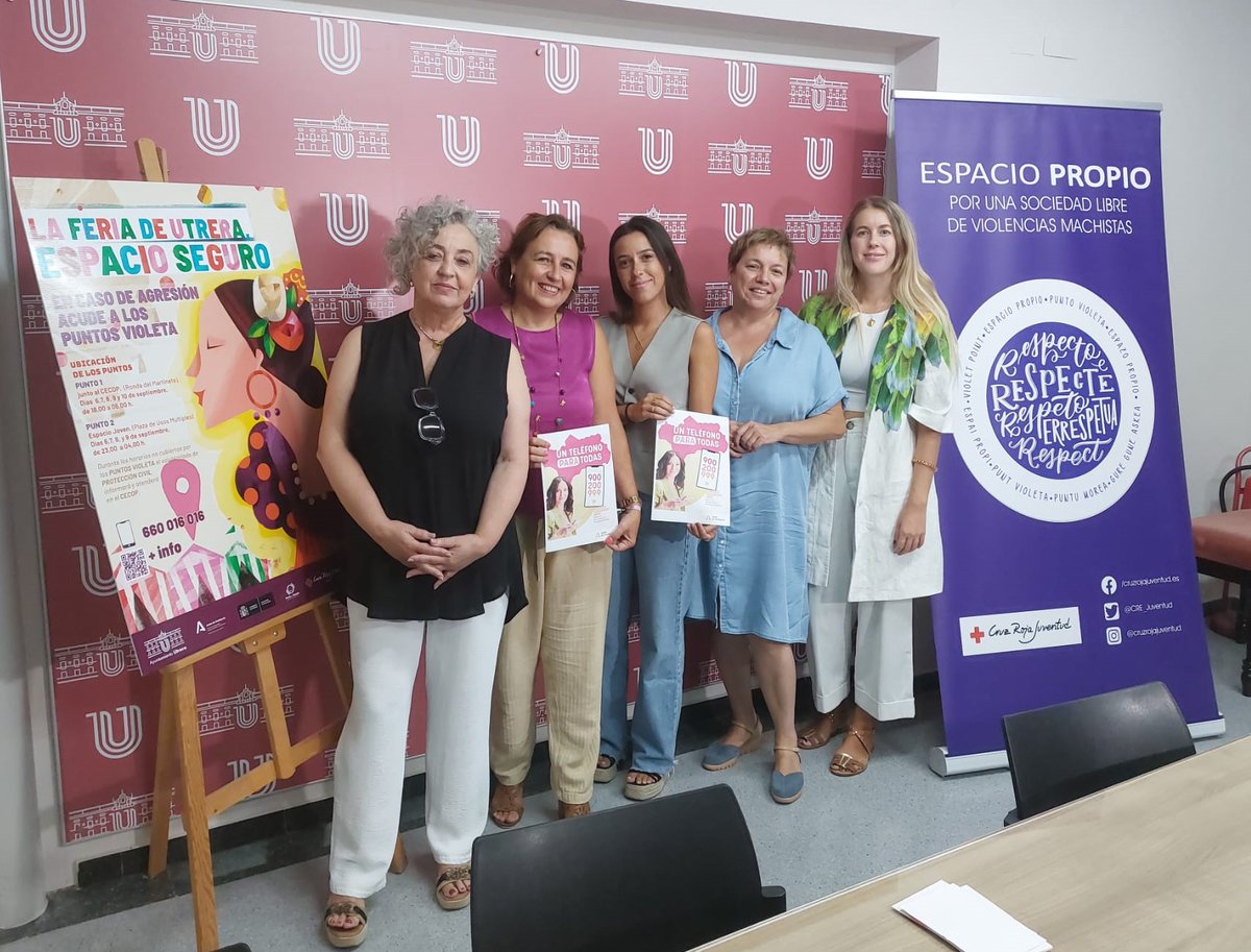 CruzRojaSevilla's tweet photo. Esta mañana la presidenta de #CRUtrera ha participado en la presentación del Punto Violeta para la Feria del municipio.
Ya sabes, si lo necesitas allí estará nuestro voluntariado de #CRJ colaborando con @CiudadUtrera.
#FeriaDeUtrera #EspacioSeguro #EspacioPropio https://t.co/Jdv9m75mpY