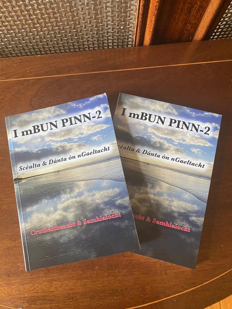 glor_na's tweet photo. Tá an leabhar I mBun Pinn 2 réidh le seoladh! https://t.co/ZZxd0phl2A